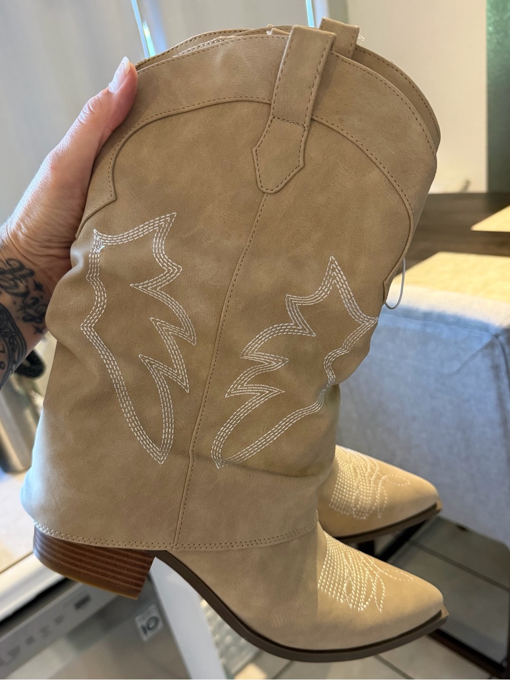Indigo Rd Women’s 9.5 M Tan Western Cowboy Boots Embroidered Pointed Toe NWT